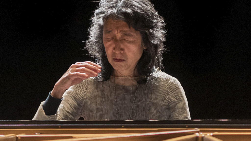 MAHLER CHAMBER ORCHESTRA. Mitsuko Uchida, piano