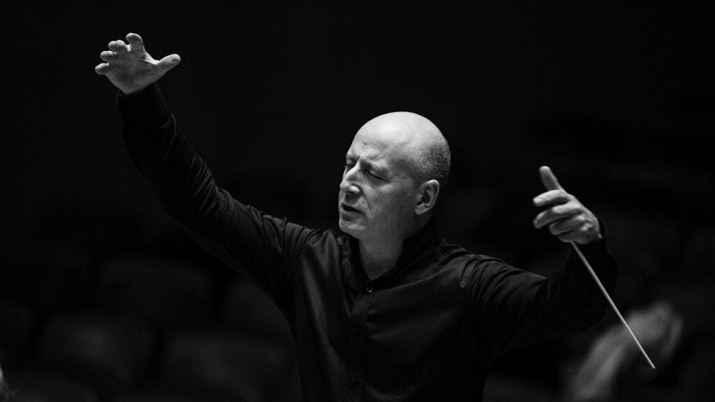 TONHALLE ORCHESTER ZÜRICH. PAAVO JÄRVI, DIRECTOR